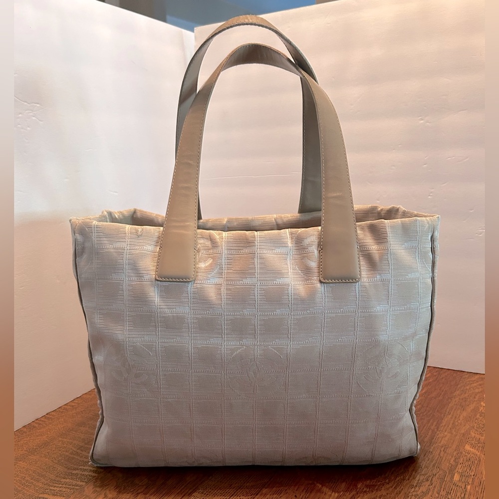🌸Host Pick!🌸 Chanel Authentic Travel Ligne Tote Vintage Beige